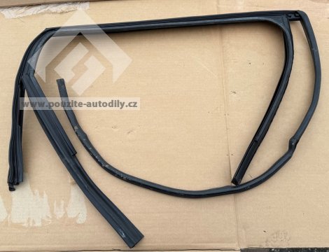 Těsnění zadních levých dveří 5F9839431 Seat Leon ST 5F 13-20
