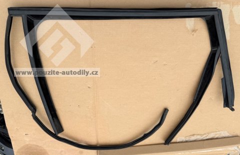 Těsnění zadních levých dveří 5F9839431 Seat Leon ST 5F 13-20