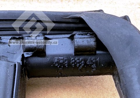 Těsnění zadních levých dveří 5F9839431 Seat Leon ST 5F 13-20